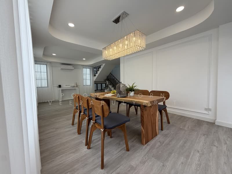 บ้านเดี่ยวตกแต่งสไตล์ Cozy ซอยอ่อนนุช 44, กรุงเทพ, สวนหลวง, สวนหลวง, กรุงเทพ, 250 ตร.ม., บ้านเดี่ยว ขาย, โดย Poonyaporn Veerabulyarit, 500174697 - DDproperty.com