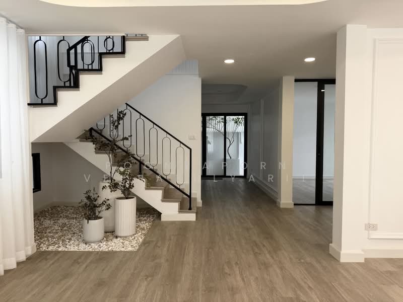 บ้านเดี่ยวตกแต่งสไตล์ Cozy ซอยอ่อนนุช 44, กรุงเทพ, สวนหลวง, สวนหลวง, กรุงเทพ, 250 ตร.ม., บ้านเดี่ยว ขาย, โดย Poonyaporn Veerabulyarit, 500174697 - DDproperty.com