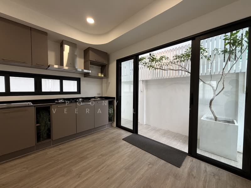 บ้านเดี่ยวตกแต่งสไตล์ Cozy ซอยอ่อนนุช 44, กรุงเทพ, สวนหลวง, สวนหลวง, กรุงเทพ, 250 ตร.ม., บ้านเดี่ยว ขาย, โดย Poonyaporn Veerabulyarit, 500174697 - DDproperty.com