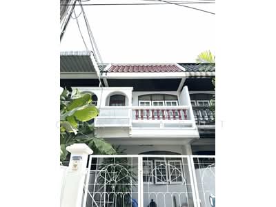 ขาย - ทาวเฮาส์ ทางขึ้นรถไฟฟ้าลาดพร้าว71 อยู่ประตูหมู่บ้าน, กรุงเทพ