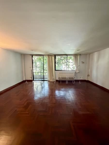 Townhome Thonglor soi 7 950m from BTS Thonglor, Bangkok, thonglor soi 7, Khlong Tan Nua, Watthana, Bangkok, 6 Bedrooms, 450 sqm, Townhouse For Rent, by Jomchanok Aswavibul, 500174796 - DDproperty.com