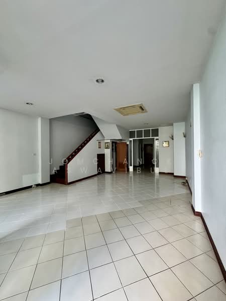 Townhome Thonglor soi 7 950m from BTS Thonglor, Bangkok, thonglor soi 7, Khlong Tan Nua, Watthana, Bangkok, 6 Bedrooms, 450 sqm, Townhouse For Rent, by Jomchanok Aswavibul, 500174796 - DDproperty.com