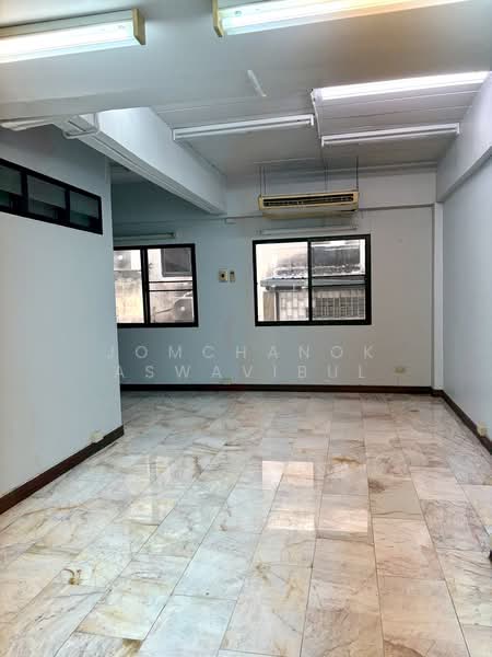 Townhome Thonglor soi 7 950m from BTS Thonglor, Bangkok, thonglor soi 7, Khlong Tan Nua, Watthana, Bangkok, 6 Bedrooms, 450 sqm, Townhouse For Rent, by Jomchanok Aswavibul, 500174796 - DDproperty.com