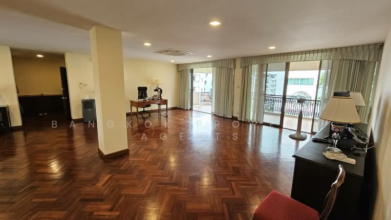 ให้เช่า - Ruamrudee Penthouse : ร่วมฤดีเพนท์เฮ้าส์, กรุงเทพ