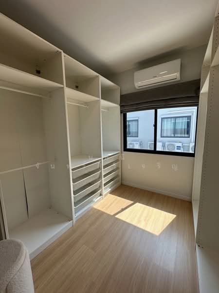 Siri Place Pattanakarn, Bangkok, 207 Soi Chaloem Prakiat Rama 9, Dok Mai, Prawet, Bangkok, 4 Bedrooms, 150 sqm, Townhouse For Rent, by Nalinee Chansiricharoen, 500174805 - DDproperty.com