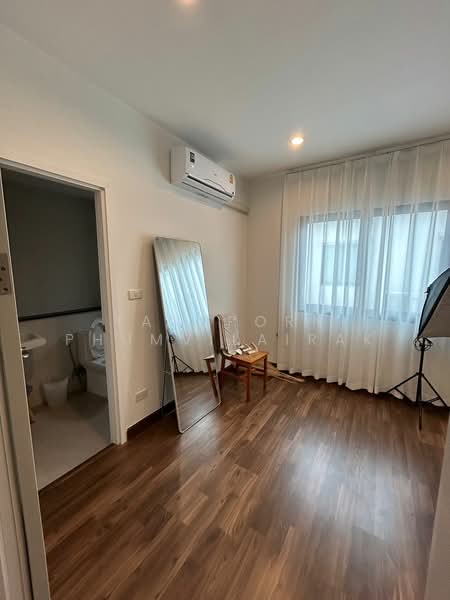 Cher Wongwaen-Sathorn, Bangkok, Soi 001 Kanchanaphisek 10, Kanchanaphisek Road, Bang Khae, Bang Khae, Bangkok, 3 Bedrooms, 250 sqm, Townhouse For Sale, by Tanaporn Phumvilairak, 500174845 - DDproperty.com