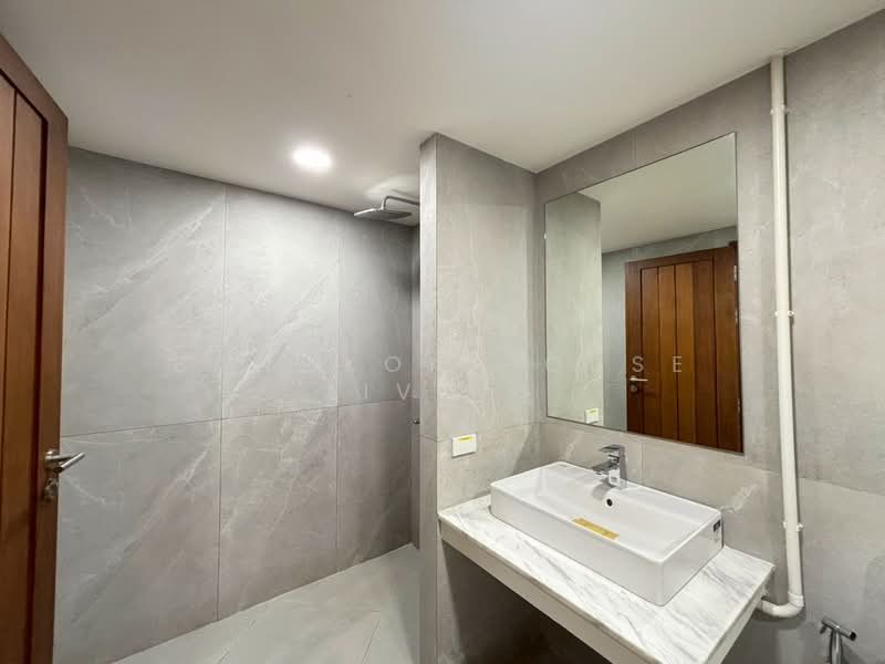 Royal Castle Sukhumvit, Bangkok, 30 Soi Sukhumvit 39, Khlongtoei Nua, Watthana, Bangkok, 3 Bedrooms, 160 sqm, Condo For Rent, by Bangkok House Living, 500174924 - DDproperty.com