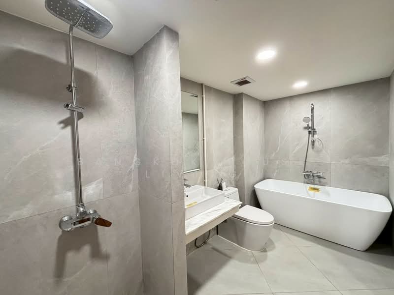 Royal Castle Sukhumvit, Bangkok, 30 Soi Sukhumvit 39, Khlongtoei Nua, Watthana, Bangkok, 3 Bedrooms, 160 sqm, Condo For Rent, by Bangkok House Living, 500174924 - DDproperty.com