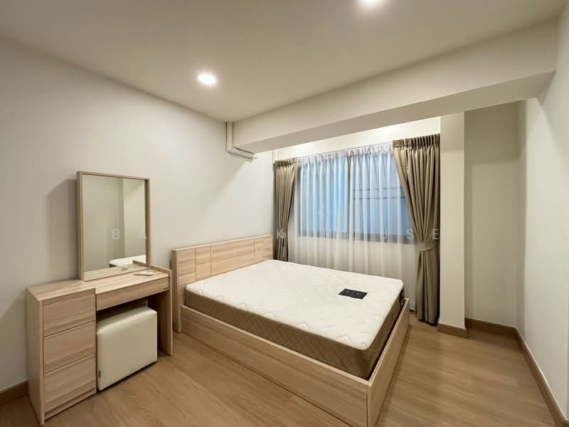 Royal Castle Sukhumvit, Bangkok, 30 Soi Sukhumvit 39, Khlongtoei Nua, Watthana, Bangkok, 3 Bedrooms, 160 sqm, Condo For Rent, by Bangkok House Living, 500174924 - DDproperty.com