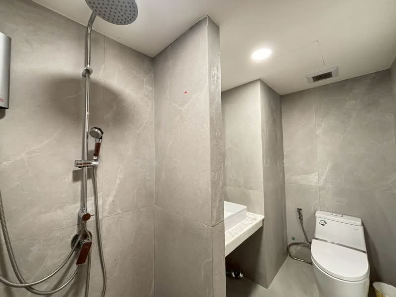 Royal Castle Sukhumvit, Bangkok, 30 Soi Sukhumvit 39, Khlongtoei Nua, Watthana, Bangkok, 3 Bedrooms, 160 sqm, Condo For Rent, by Bangkok House Living, 500174924 - DDproperty.com