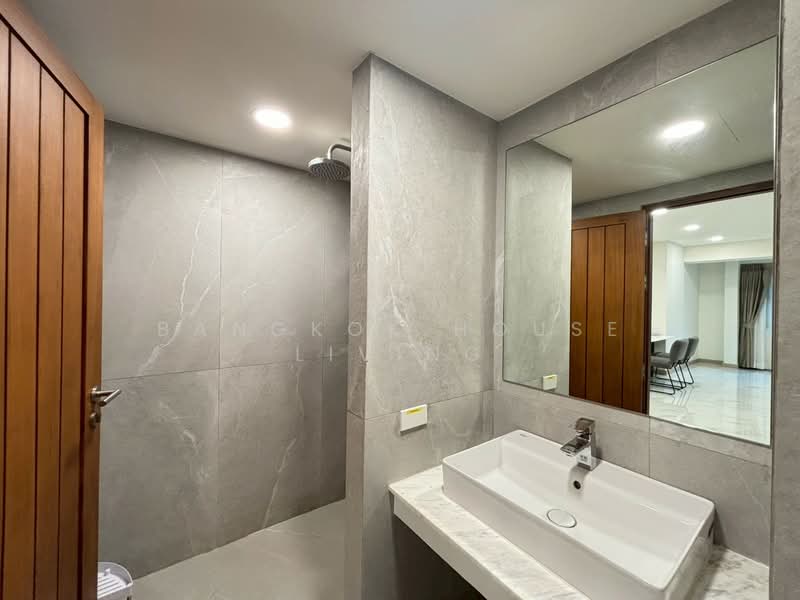 Royal Castle Sukhumvit, Bangkok, 30 Soi Sukhumvit 39, Khlongtoei Nua, Watthana, Bangkok, 3 Bedrooms, 160 sqm, Condo For Rent, by Bangkok House Living, 500174924 - DDproperty.com