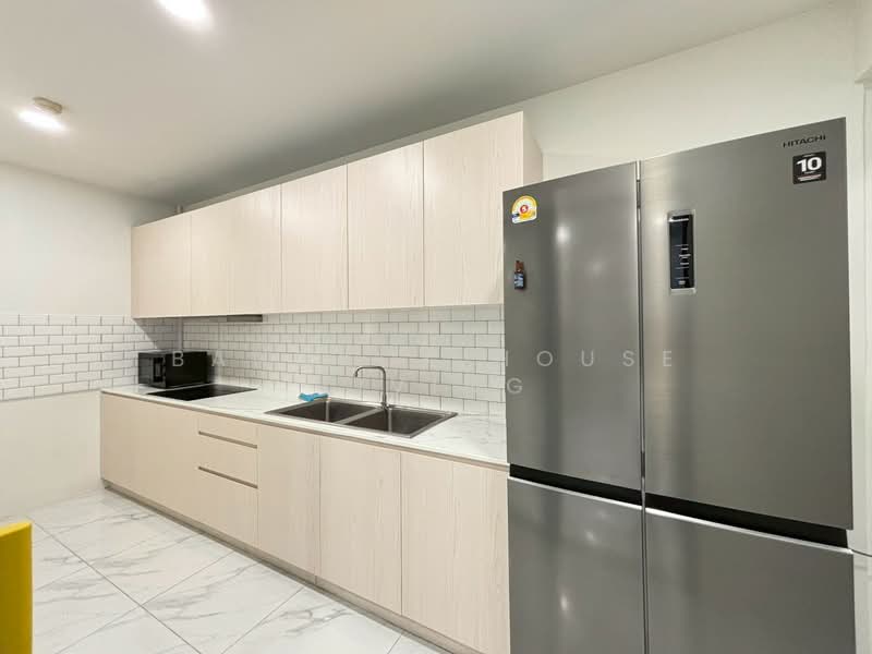 Royal Castle Sukhumvit, Bangkok, 30 Soi Sukhumvit 39, Khlongtoei Nua, Watthana, Bangkok, 3 Bedrooms, 160 sqm, Condo For Rent, by Bangkok House Living, 500174924 - DDproperty.com