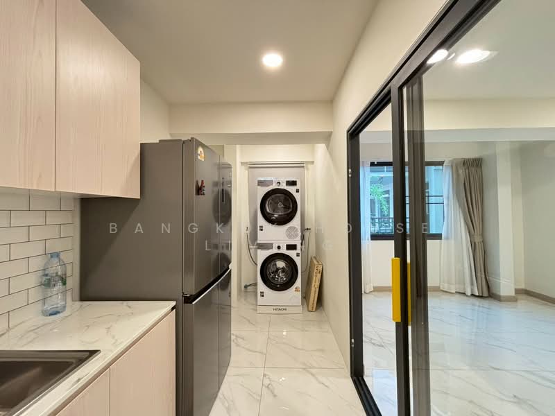 Royal Castle Sukhumvit, Bangkok, 30 Soi Sukhumvit 39, Khlongtoei Nua, Watthana, Bangkok, 3 Bedrooms, 160 sqm, Condo For Rent, by Bangkok House Living, 500174924 - DDproperty.com