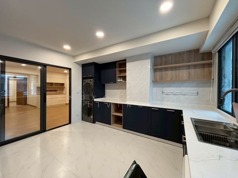 Royal Castle Sukhumvit, Bangkok, 30 Soi Sukhumvit 39, Khlongtoei Nua, Watthana, Bangkok, 3 Bedrooms, 190 sqm, Condo For Rent, by Bangkok House Living, 500174937 - DDproperty.com