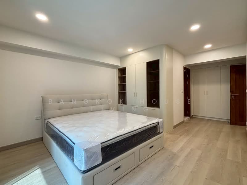 Royal Castle Sukhumvit, Bangkok, 30 Soi Sukhumvit 39, Khlongtoei Nua, Watthana, Bangkok, 3 Bedrooms, 190 sqm, Condo For Rent, by Bangkok House Living, 500174937 - DDproperty.com