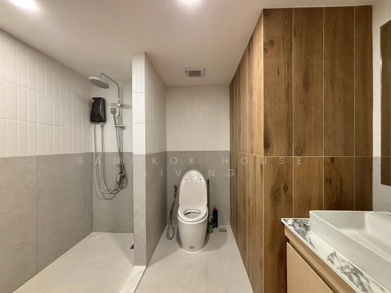 Royal Castle Sukhumvit, Bangkok, 30 Soi Sukhumvit 39, Khlongtoei Nua, Watthana, Bangkok, 3 Bedrooms, 190 sqm, Condo For Rent, by Bangkok House Living, 500174937 - DDproperty.com