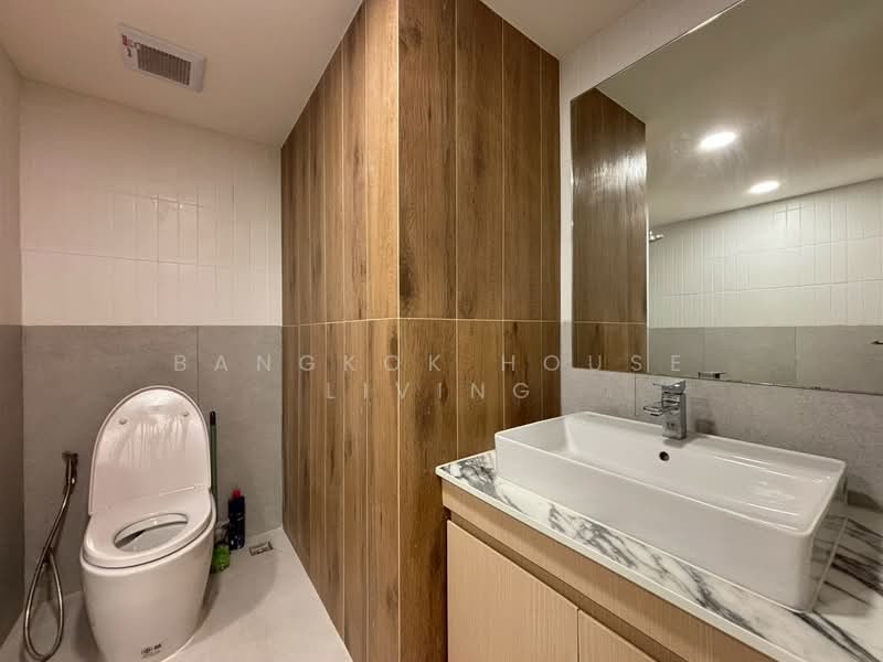 Royal Castle Sukhumvit, Bangkok, 30 Soi Sukhumvit 39, Khlongtoei Nua, Watthana, Bangkok, 3 Bedrooms, 190 sqm, Condo For Rent, by Bangkok House Living, 500174937 - DDproperty.com