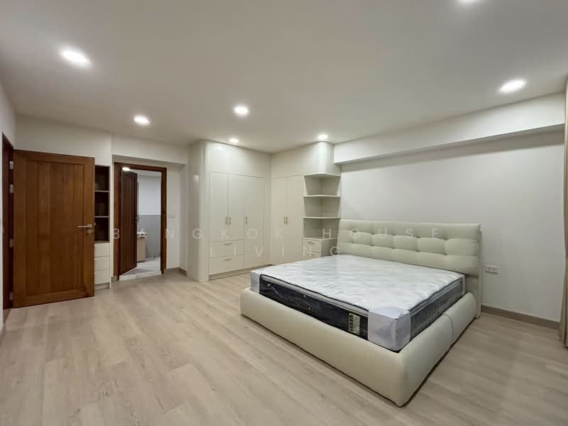 Royal Castle Sukhumvit, Bangkok, 30 Soi Sukhumvit 39, Khlongtoei Nua, Watthana, Bangkok, 3 Bedrooms, 190 sqm, Condo For Rent, by Bangkok House Living, 500174937 - DDproperty.com