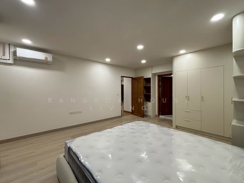Royal Castle Sukhumvit, Bangkok, 30 Soi Sukhumvit 39, Khlongtoei Nua, Watthana, Bangkok, 3 Bedrooms, 190 sqm, Condo For Rent, by Bangkok House Living, 500174937 - DDproperty.com