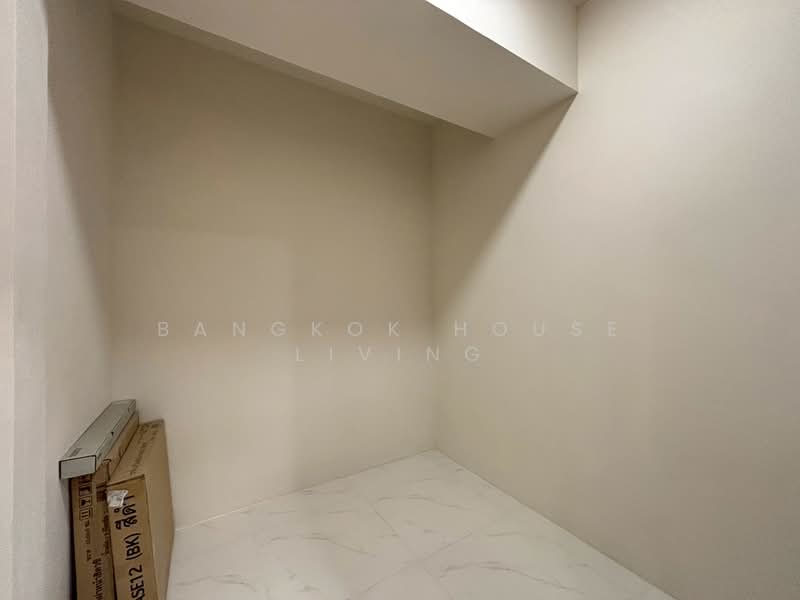 Royal Castle Sukhumvit, Bangkok, 30 Soi Sukhumvit 39, Khlongtoei Nua, Watthana, Bangkok, 3 Bedrooms, 190 sqm, Condo For Rent, by Bangkok House Living, 500174937 - DDproperty.com