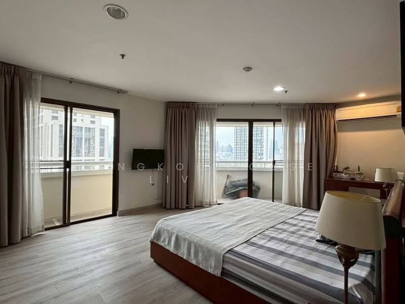 Baan Suanpetch, Bangkok, 18 Soi Sukhumvit 39, Khlong Tan Nua, Watthana, Bangkok, 3 Bedrooms, 265 sqm, Condo For Rent, by Bangkok House Living, 500174955 - DDproperty.com