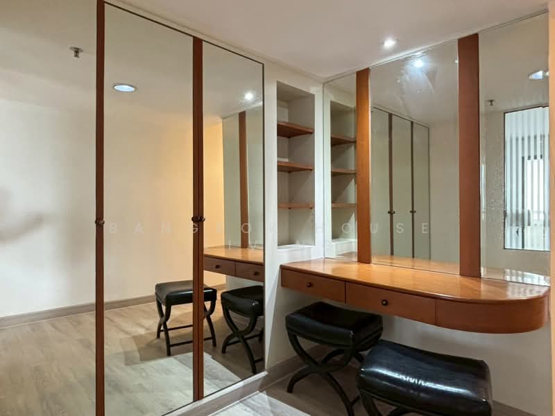 Baan Suanpetch, Bangkok, 18 Soi Sukhumvit 39, Khlong Tan Nua, Watthana, Bangkok, 3 Bedrooms, 265 sqm, Condo For Rent, by Bangkok House Living, 500174955 - DDproperty.com