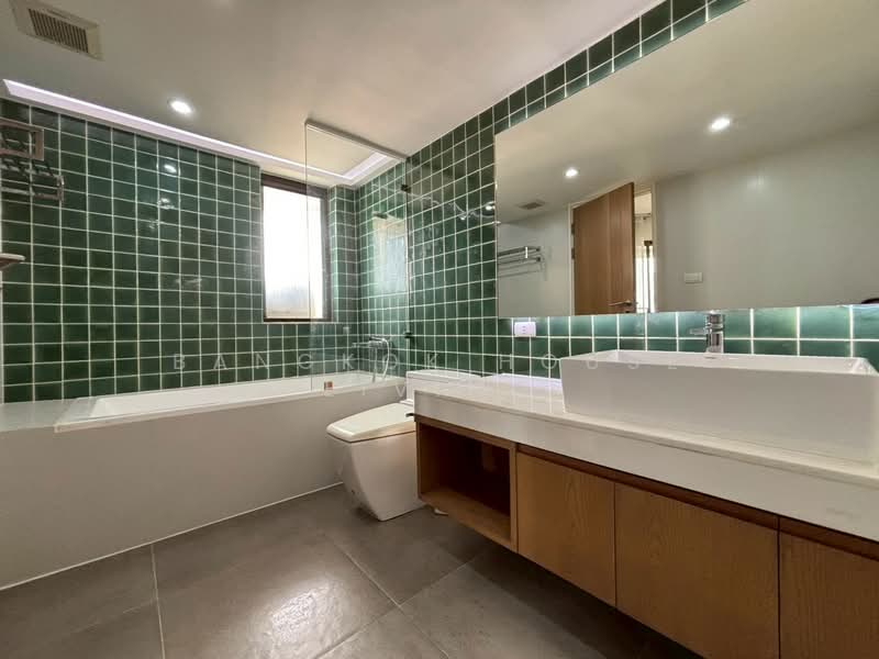 Baan Suanpetch, Bangkok, 18 Soi Sukhumvit 39, Khlong Tan Nua, Watthana, Bangkok, 3 Bedrooms, 265 sqm, Condo For Rent, by Bangkok House Living, 500174955 - DDproperty.com