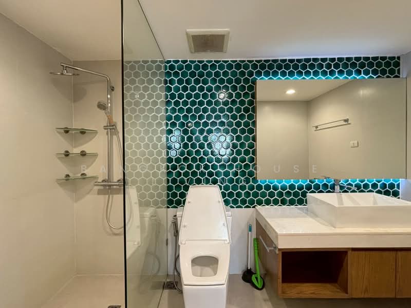 Baan Suanpetch, Bangkok, 18 Soi Sukhumvit 39, Khlong Tan Nua, Watthana, Bangkok, 3 Bedrooms, 265 sqm, Condo For Rent, by Bangkok House Living, 500174955 - DDproperty.com