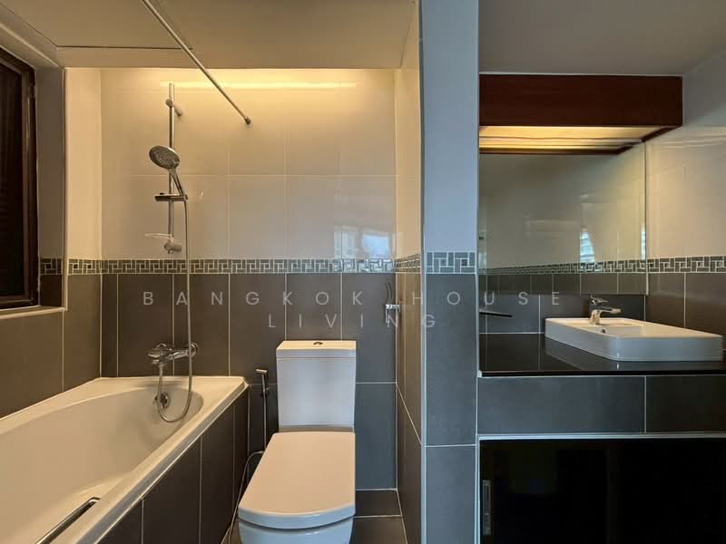 Baan Suanpetch, Bangkok, 18 Soi Sukhumvit 39, Khlong Tan Nua, Watthana, Bangkok, 2 Bedrooms, 135 sqm, Condo For Rent, by Bangkok House Living, 500174975 - DDproperty.com