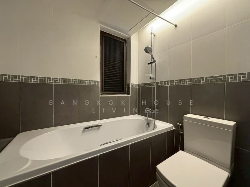 Baan Suanpetch, Bangkok, 18 Soi Sukhumvit 39, Khlong Tan Nua, Watthana, Bangkok, 2 Bedrooms, 135 sqm, Condo For Rent, by Bangkok House Living, 500174975 - DDproperty.com