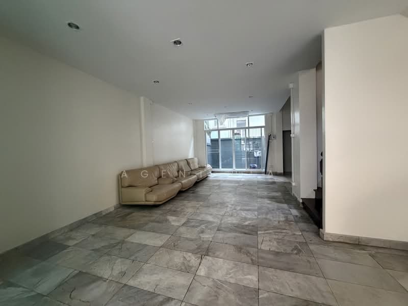 For Rent: 3-Story Townhouse, Casa Pacifica Bangkok (SPSAD3857), Bangkok, Phra Kanong, Khlong Toei, Bangkok, 5 Bedrooms, 401 sqm, Townhouse For Rent, by Agent Pla, 500174989 - DDproperty.com