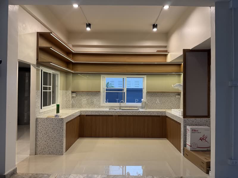 For Rent: 3-Story Townhouse, Casa Pacifica Bangkok (SPSAD3857), Bangkok, Phra Kanong, Khlong Toei, Bangkok, 5 Bedrooms, 401 sqm, Townhouse For Rent, by Agent Pla, 500174989 - DDproperty.com