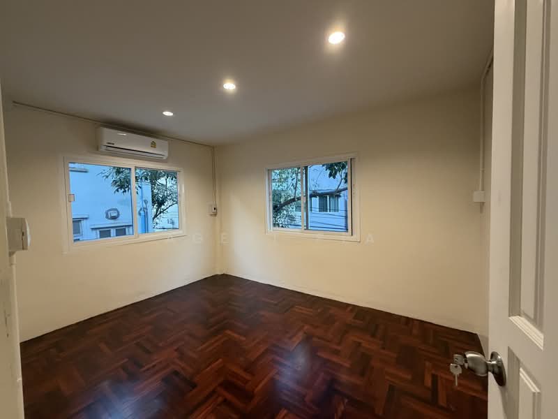 For Rent: 3-Story Townhouse, Casa Pacifica Bangkok (SPSAD3857), Bangkok, Phra Kanong, Khlong Toei, Bangkok, 5 Bedrooms, 401 sqm, Townhouse For Rent, by Agent Pla, 500174989 - DDproperty.com