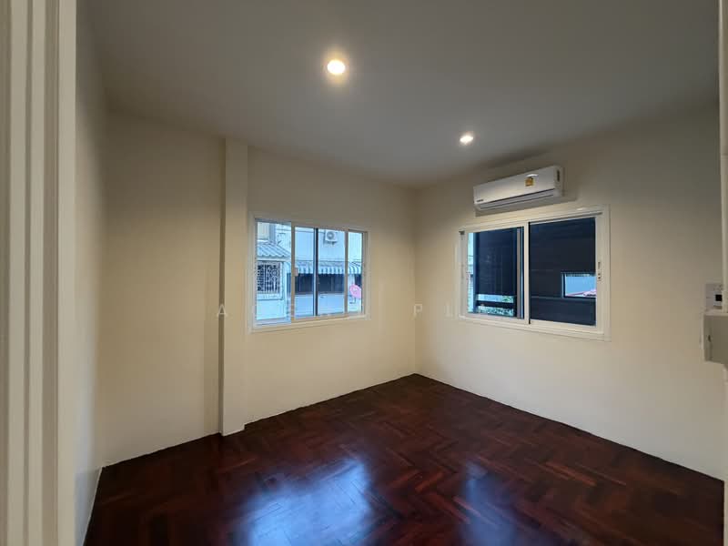 For Rent: 3-Story Townhouse, Casa Pacifica Bangkok (SPSAD3857), Bangkok, Phra Kanong, Khlong Toei, Bangkok, 5 Bedrooms, 401 sqm, Townhouse For Rent, by Agent Pla, 500174989 - DDproperty.com