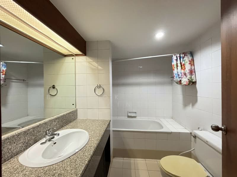 Baan Suanpetch, Bangkok, 18 Soi Sukhumvit 39, Khlong Tan Nua, Watthana, Bangkok, 2 Bedrooms, 135 sqm, Condo For Rent, by Bangkok House Living, 500175020 - DDproperty.com