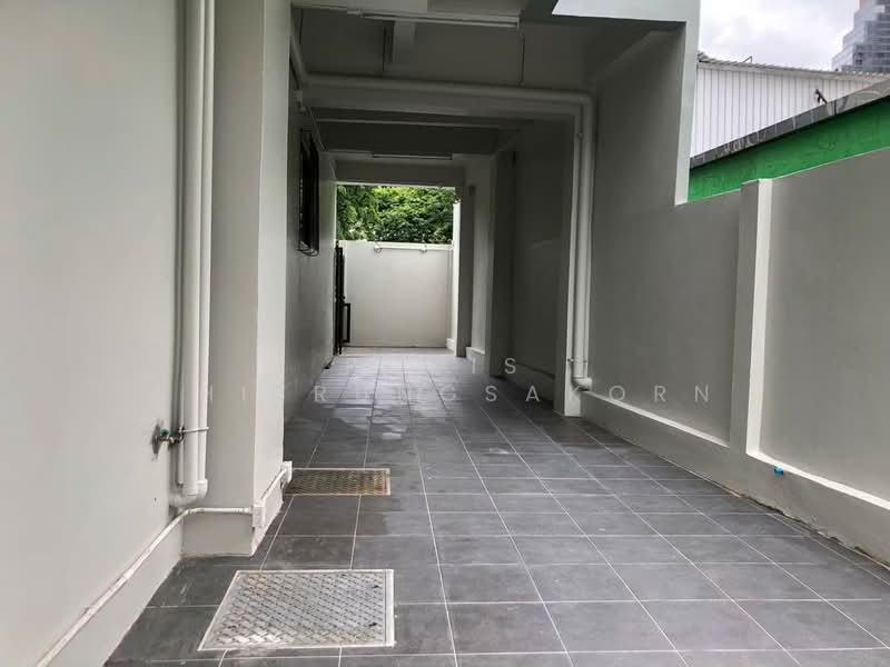 For Rent | Standalone Commercial Building near Chong Nonsi, Bangkok, Silom, Bang Rak, Bangkok, , 2,400 sqm, Shophouse For Rent, by Pudis Chitrungsakorn, 500175071 - DDproperty.com