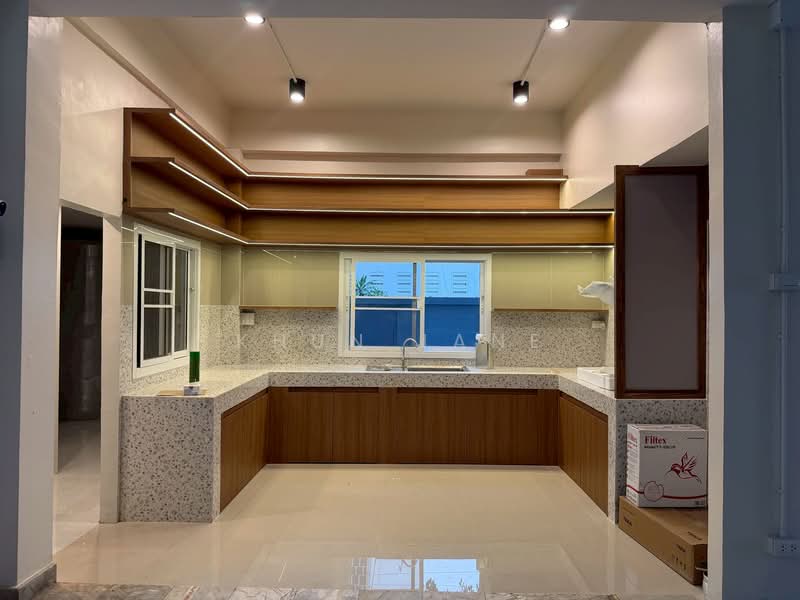 Home Office for Rent near Phra Khanong BTS Station (2-minute walk, 100 meters) (SPSJP176), Bangkok, สุขุมวิท46, Phra Kanong, Khlong Toei, Bangkok, 5 Bedrooms, 400 sqm, Townhouse For Rent, by Khun Jane, 500175073 - DDproperty.com