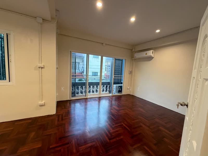 Home Office for Rent near Phra Khanong BTS Station (2-minute walk, 100 meters) (SPSJP176), Bangkok, สุขุมวิท46, Phra Kanong, Khlong Toei, Bangkok, 5 Bedrooms, 400 sqm, Townhouse For Rent, by Khun Jane, 500175073 - DDproperty.com