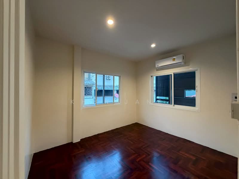 Home Office for Rent near Phra Khanong BTS Station (2-minute walk, 100 meters) (SPSJP176), Bangkok, สุขุมวิท46, Phra Kanong, Khlong Toei, Bangkok, 5 Bedrooms, 400 sqm, Townhouse For Rent, by Khun Jane, 500175073 - DDproperty.com