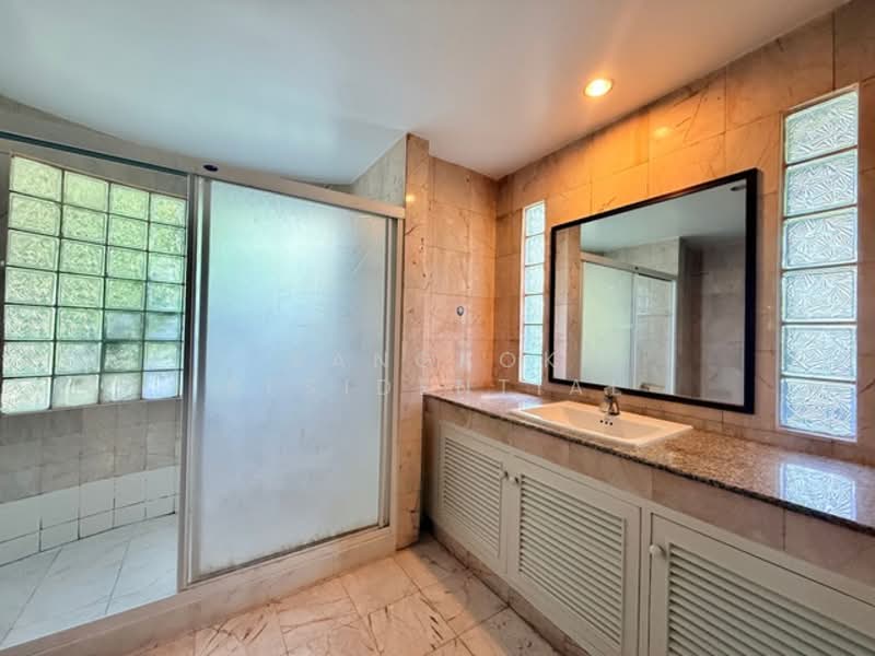 Detached House, Bangkok, Soi Soonvijai 8/2, Bang Kapi, Huai Khwang, Bangkok, 4 Bedrooms, 400 sqm, Single Detached House For Rent, by Bangkok Residential, 500175111 - DDproperty.com