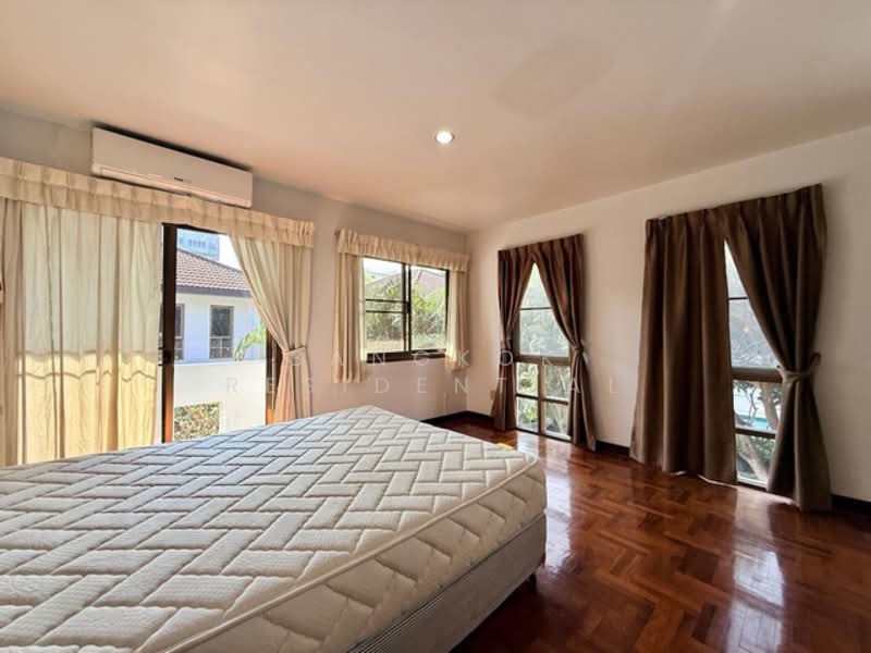 Detached House, Bangkok, Soi Soonvijai 8/2, Bang Kapi, Huai Khwang, Bangkok, 4 Bedrooms, 400 sqm, Single Detached House For Rent, by Bangkok Residential, 500175111 - DDproperty.com