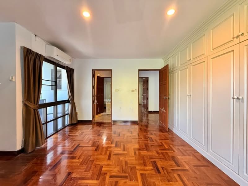 Detached House, Bangkok, Soi Soonvijai 8/2, Bang Kapi, Huai Khwang, Bangkok, 4 Bedrooms, 400 sqm, Single Detached House For Rent, by Bangkok Residential, 500175111 - DDproperty.com