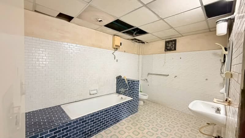 Shophouse Damrongrak Road, Bangkok, ดำรงรักษ์, Khlong Maha Nak, Pom Prap Sattru Phai, Bangkok, , 600 sqm, Shophouse For Sale, by KHUN H-DO, 500175153 - DDproperty.com