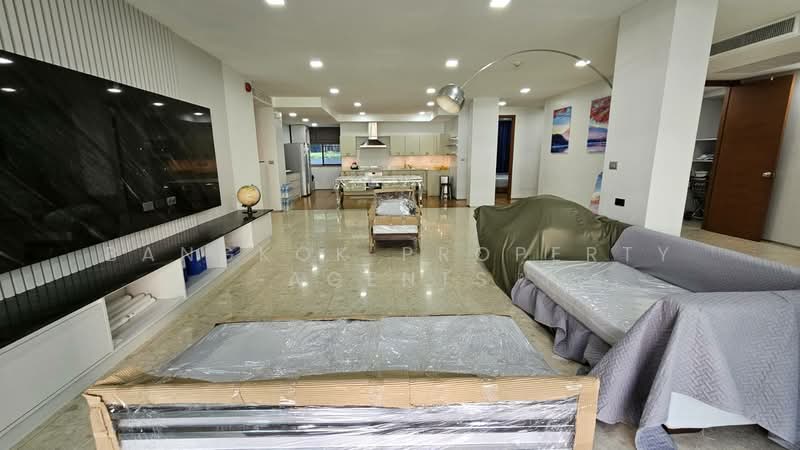 Ficus Lane, Bangkok, Soi Sukhumvit 44/1, Phra Kanong, Khlong Toei, Bangkok, 3 Bedrooms, 210 sqm, Condo For Rent, by BANGKOK PROPERTY AGENTS, 500175222 - DDproperty.com