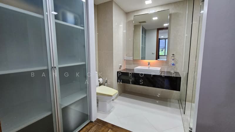 Ficus Lane, Bangkok, Soi Sukhumvit 44/1, Phra Kanong, Khlong Toei, Bangkok, 3 Bedrooms, 210 sqm, Condo For Rent, by BANGKOK PROPERTY AGENTS, 500175222 - DDproperty.com