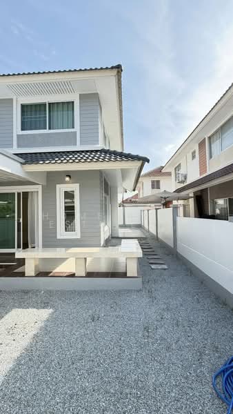Baan Klang Suan, Chon Buri (Pattaya), Bang Lamung, Bang Lamung (Pattaya), Chon Buri (Pattaya), 3 Bedrooms, 250 sqm, Semi-Detached House (Twin House) For Sale, by HOME Real Estate Service, 500175230 - DDproperty.com