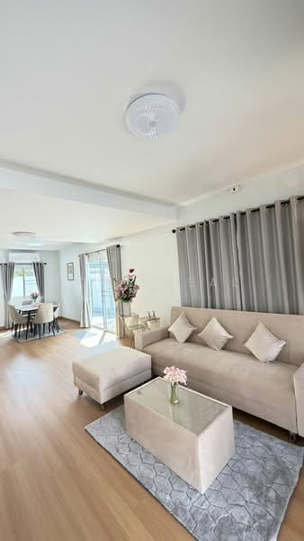 Baan Klang Suan, Chon Buri (Pattaya), Bang Lamung, Bang Lamung (Pattaya), Chon Buri (Pattaya), 3 Bedrooms, 250 sqm, Semi-Detached House (Twin House) For Sale, by HOME Real Estate Service, 500175230 - DDproperty.com