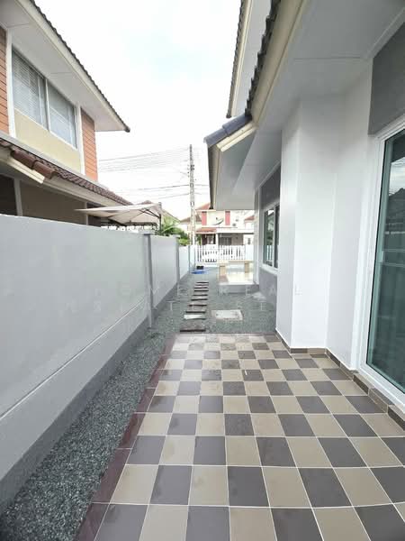 Baan Klang Suan, Chon Buri (Pattaya), Bang Lamung, Bang Lamung (Pattaya), Chon Buri (Pattaya), 3 Bedrooms, 250 sqm, Semi-Detached House (Twin House) For Sale, by HOME Real Estate Service, 500175230 - DDproperty.com