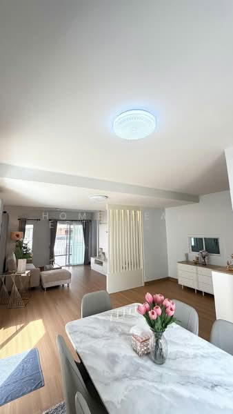 Baan Klang Suan, Chon Buri (Pattaya), Bang Lamung, Bang Lamung (Pattaya), Chon Buri (Pattaya), 3 Bedrooms, 250 sqm, Semi-Detached House (Twin House) For Sale, by HOME Real Estate Service, 500175230 - DDproperty.com