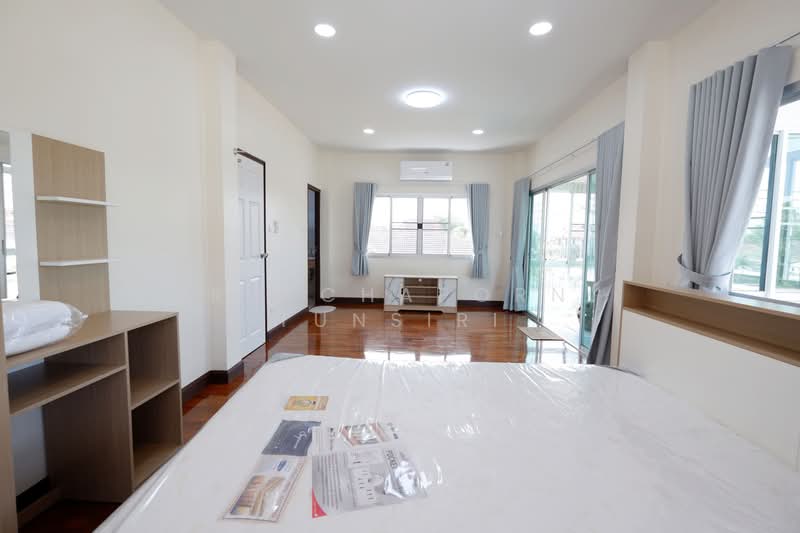 บ้านในโครงการ ให้เช่า – ใกล้มีโชคพลาซ่า เพียง 5 นาที ค่าเช่า 28,000 บาท / เดือน รหัสทรัพย์ : No.6H32, Chiang Mai, San Sai Noi, San Sai, Chiang Mai, 3 Bedrooms, 150 sqm, Single Detached House For Rent, by Rutchaporn Tunsiri, 500175253 - DDproperty.com